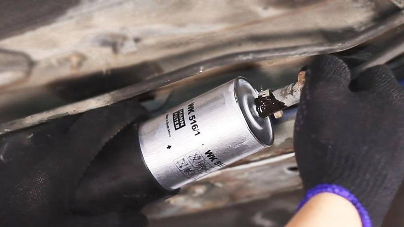 Khi gặp hiện tượng xe bị giật khi vận hành, tài xế cần mang xe đến các trung tâm bảo dưỡng xe để kiểm tra hệ thống lọc nhiên liệu