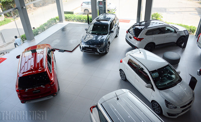 Đại lý ô tô vắng khách giữa mùa dịch bệnh Covid-19