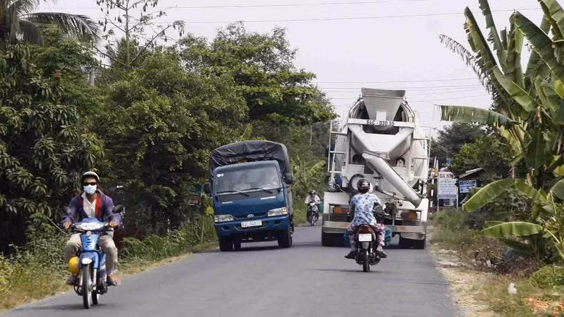 Những cung đường ở nông thôn, khi gặp xe ngược chiều luôn là bài toán khó đối với lái mới