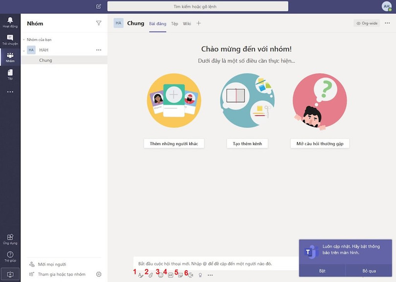 Trong một nhóm sẽ có nhiều các lựa chọn tương tác như viết chat, gửi tệp đính kèm, hay gửi emoji; trong đó chức năng quan trọng nhất là họp trực tuyến (biểu tượng máy quay - số 6). Trong một nhóm sẽ có nhiều các lựa chọn tương tác như viết chat, gửi tệp đính kèm, hay gửi emoji; trong đó chức năng quan trọng nhất là họp trực tuyến (biểu tượng máy quay - số 6).