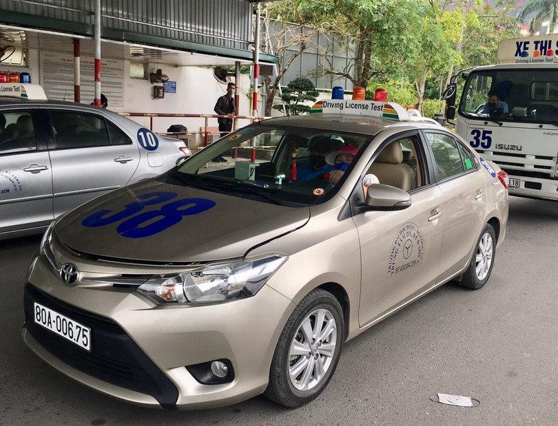 Dịch bệnh không ảnh hưởng nhiều đến lịch học và sát hạch của học viên. Ảnh: Hoàng Hiệp