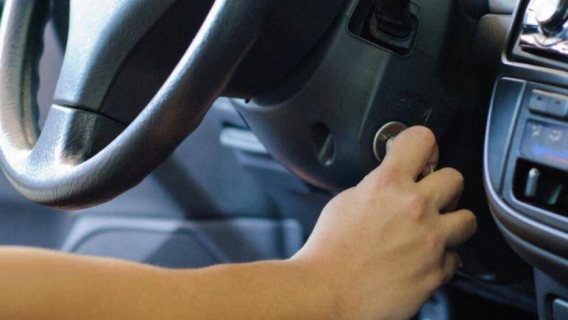 Cần tắt máy trước khi bơm nhiên liệu để đảm bảo an toàn Cần tắt máy trước khi bơm nhiên liệu để đảm bảo an toàn