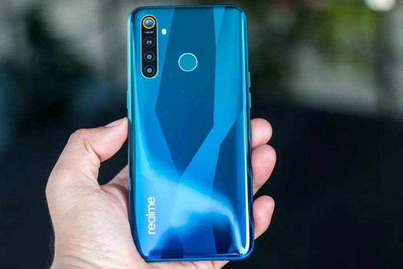 6 smartphone tầm trung pin khủng