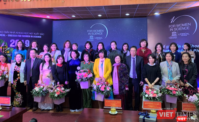 Phó Chủ tịch nước Đặng Thị Ngọc Thịnh vinh danh 32 nhà khoa học nữ xuất sắc đã góp phần thay đổi ngành khoa học Việt Nam trong 10 năm qua