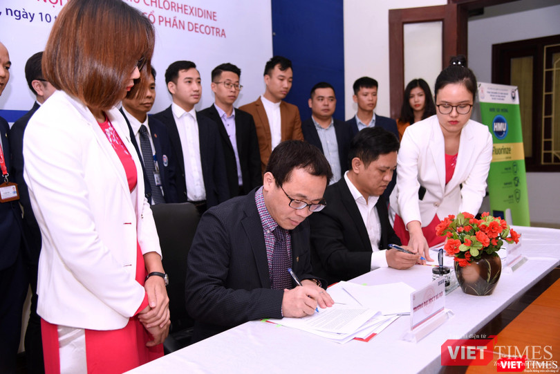 Ký kết chính thức chuyển giao công nghệ từ các nghiên cứu của Trường