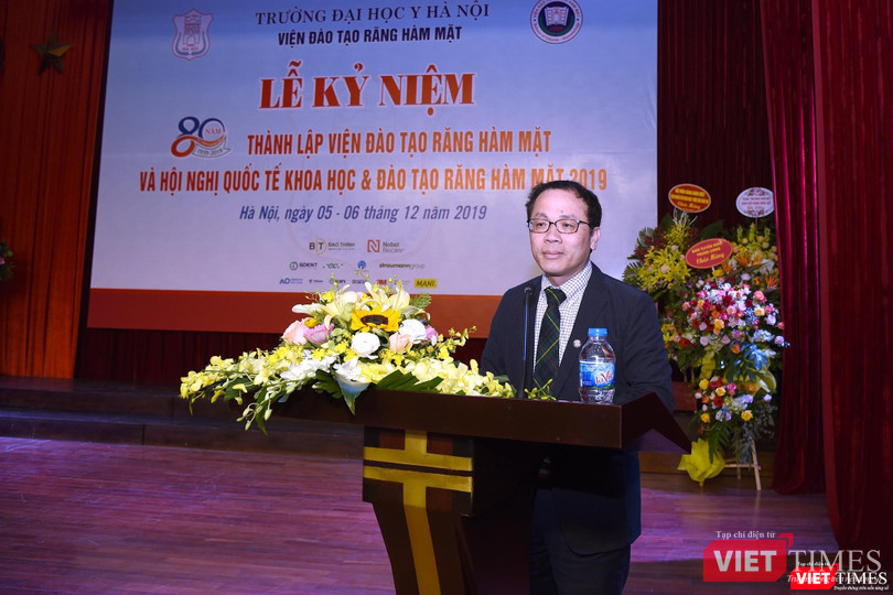GS. TS Tạ Thành Văn - Hiệu trưởng Trường Đại học Y Hà Nội - đánh giá cao những thành quả mà Viện Đào tao RHM đạt được trong 80 năm qua GS. TS Tạ Thành Văn - Hiệu trưởng Trường Đại học Y Hà Nội ánh giá cao những thành quả mà Viện Đào tao RHM đạt được trong 80 năm qua