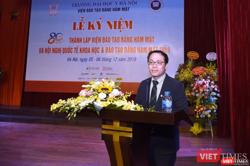 GS. TS Tạ Thành Văn - Hiệu trưởng Trường Đại học Y Hà Nội ánh giá cao những thành quả mà Viện Đào tao RHM đạt được trong 80 năm qua