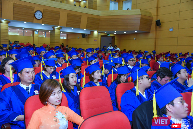 Các tân bác sĩ chuyên khoa II, I và thạc sĩ tại lễ tốt nghiệp Các tân bác sĩ chuyên khoa II, I và thạc sĩ tại lễ tốt nghiệp