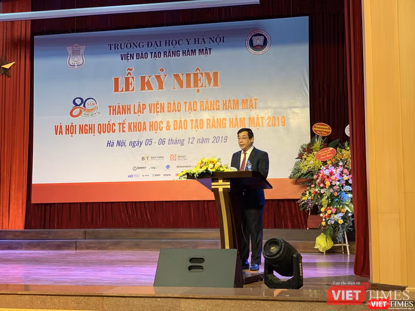 PGS.TS. Lương Ngọc Khuê – Cục trưởng Cục quản lý Khám, chữa bệnh (Bộ Y tế) ghi nhận nỗ lực của Viện Đào tạo RHM 