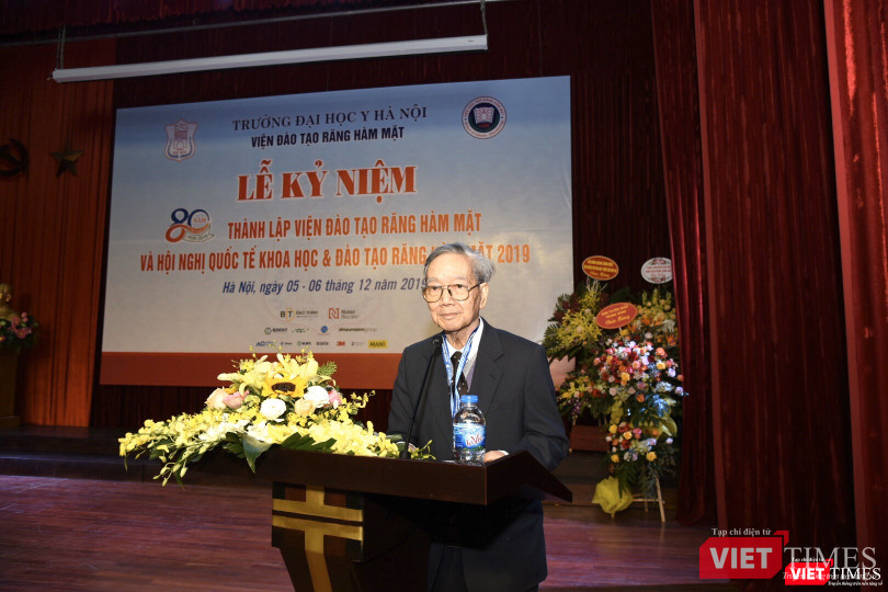 PGS. Mai Đình Hưng - nguyên Trưởng Bộ môn RHM - bày tỏ niềm tự hào là thành viên của Trường Đại học Y Hà Nội có bề dày lịch PGS. Mai Đình Hưng - nguyên Trưởng Bộ môn RHM - bày tỏ niềm tự hào là thành viên của Trường Đại học Y Hà Nội có bề dày lịch