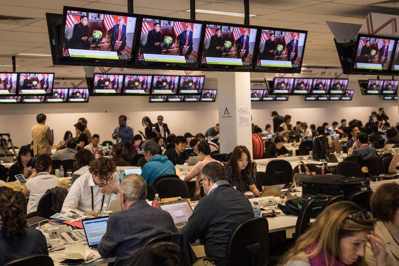 Các nhà báo làm việc trong Hội nghị thượng đỉnh giữa Tổng thống Trump và Chủ tịch Kim Jong-un tại Singapore vào năm ngoái. Ảnh: NYTimes