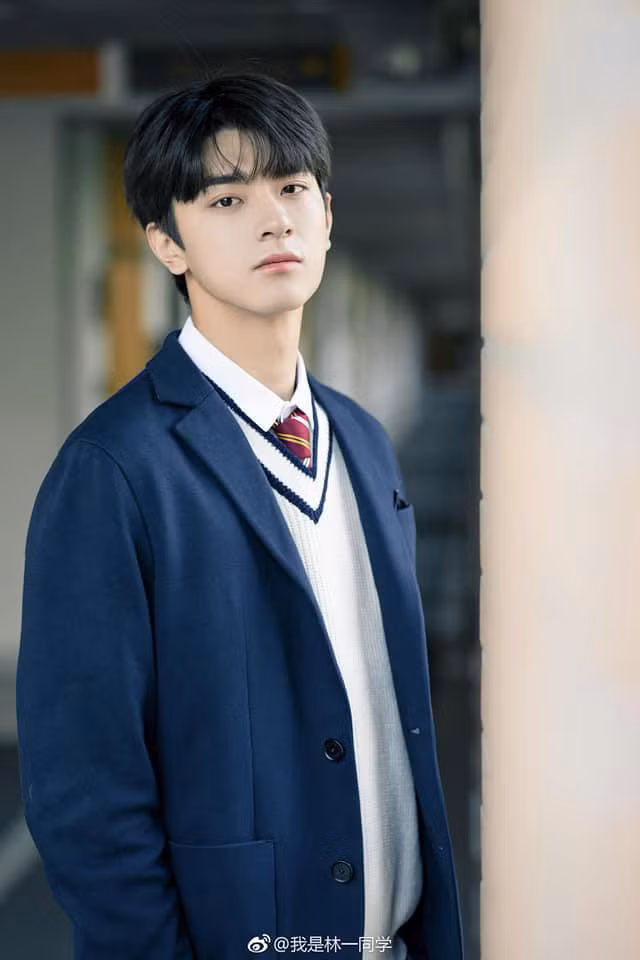 Các fan nữ có thể mất ăn mất ngủ vì vẻ đẹp trai của nam chính. Ảnh: MDL