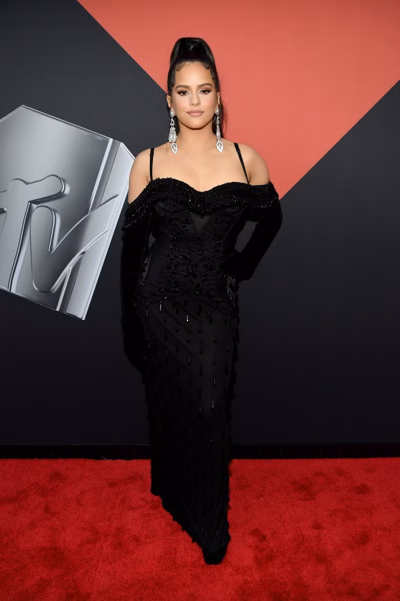 Rosalía trong trang phục của Burberry. Ảnh: Vogue Megan Thee Stallion. Ảnh: Vogue