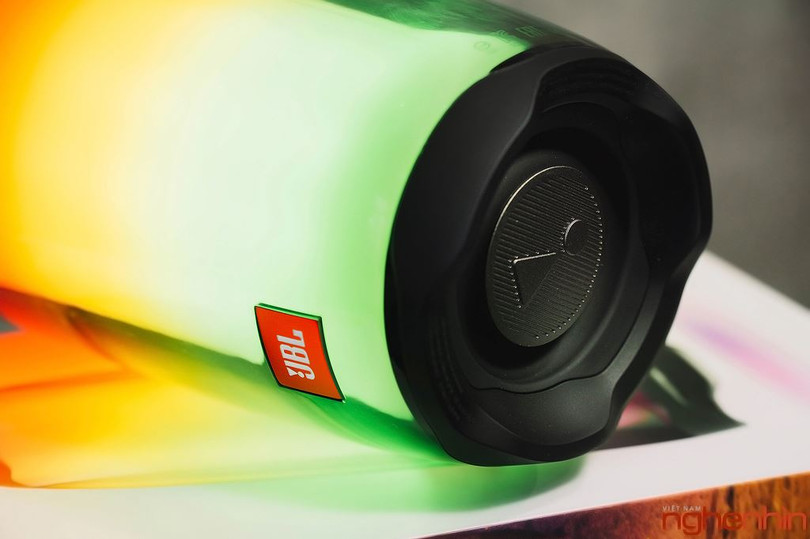 Mở hộp và đánh giá JBL Pulse 4 đầu tiên tại Việt Nam ảnh 7 Mở hộp và đánh giá JBL Pulse 4 đầu tiên tại Việt Nam ảnh 7