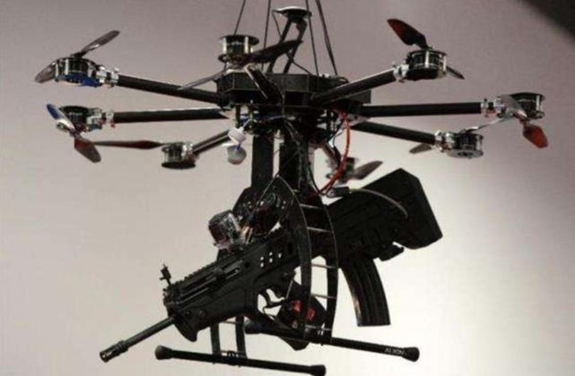 Máy bay không người lái cỡ nhỏ mang súng máy