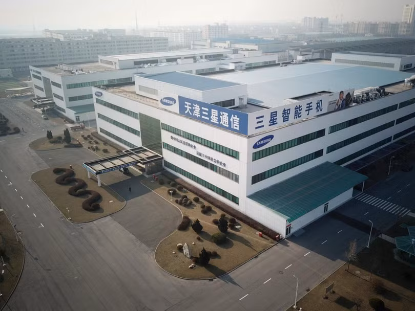 Tập đoàn Samsung sẽ đóng cửa nột nhà máy sản xuất điện thoại cuối cùng ở Trung Quốc để tránh mức thuế suất 25% của Mỹ. Ảnh: Nhà máy Samsung Thiên Tân đã đóng cửa ngày 31/12/2018. Tập đoàn Samsung sẽ đóng cửa nột nhà máy sản xuất điện thoại cuối cùng ở Trung Quốc để tránh mức thuế suất 25% của Mỹ. Ảnh: Nhà máy Samsung Thiên Tân đã đóng cửa ngày 31/12/2018.