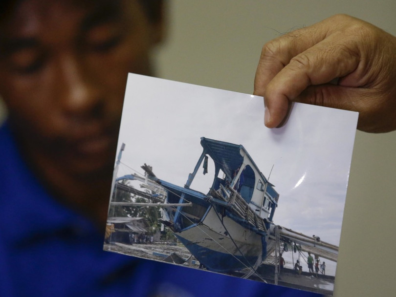 Chiếc tàu bị vỡ tan phần đuôi sau cú đâm rất mạnh