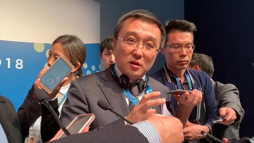 Ông Vương Tiểu Long: Trung Quốc hoan nghênh quyết định hủy bỏ một số hạn chế đối với Huawei của ông Donald Trump Về phản ứng của Trung Quốc, chiều ngày 29/6, ông Vương Tiểu Long, Vụ trưởng Kinh tế Quốc tế, Đặc phái viên của Bộ Ngoại giao Trung Quốc tại Hội nghị thượng đỉnh G20 đã tổ chức họp báo tại Trung tâm báo chí đoàn đại biểu Trung Quốc, bày tỏ hoan nghênh quyết định bãi bỏ các hạn chế đối với Công ty Huawei.