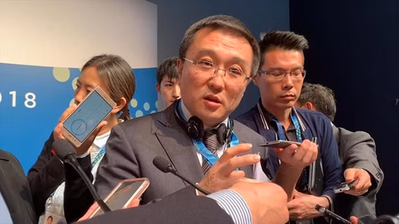 Ông Vương Tiểu Long: Trung Quốc hoan nghênh quyết định hủy bỏ một số hạn chế đối với Huawei của ông Donald Trump Về phản ứng của Trung Quốc, chiều ngày 29/6, ông Vương Tiểu Long, Vụ trưởng Kinh tế Quốc tế, Đặc phái viên của Bộ Ngoại giao Trung Quốc tại Hội nghị thượng đỉnh G20 đã tổ chức họp báo tại Trung tâm báo chí đoàn đại biểu Trung Quốc, bày tỏ hoan nghênh quyết định bãi bỏ các hạn chế đối với Công ty Huawei.