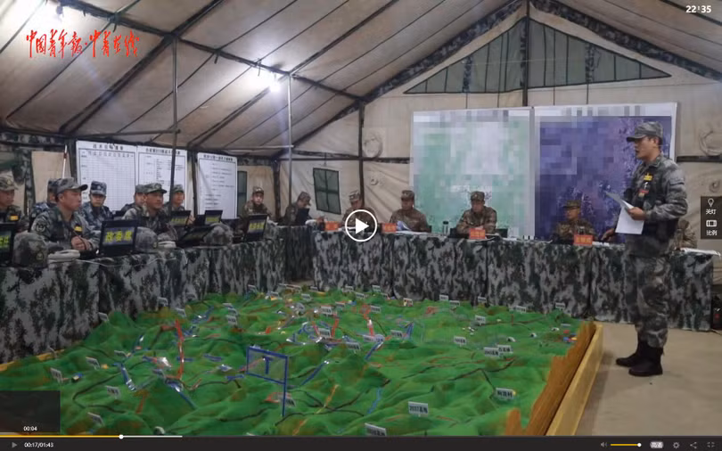 Sa bàn tại Sở chỉ huy cuộc diễn tập