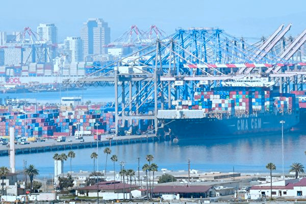 Theo ông Mnuchin, Trung Quốc đưa ra cam kết mua lượng hàng hóa Mỹ trị giá trên 1.200 tỷ USD, nhưng chi tiết thì còn chờ đàm phán. Theo ông Mnuchin, Trung Quốc đưa ra cam kết mua lượng hàng hóa Mỹ trị giá trên 1.200 tỷ USD, nhưng chi tiết thì còn chờ đàm phán.