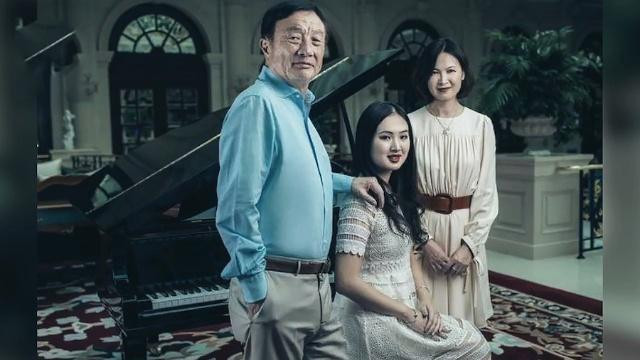 Ông Nhiệm Chính Phi bên người vợ thứ ba Tô Vi và con gái út Annebel Yao (giữa). Ông Nhiệm Chính Phi bên người vợ thứ ba Tô Vi và con gái út Annebel Yao (giữa).