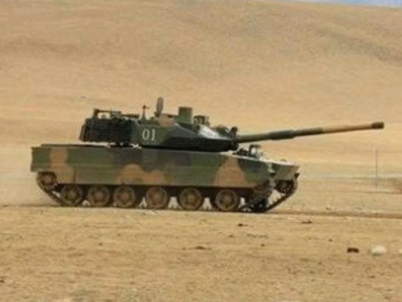 Xe tăng Type-15 khi thử nghiệm