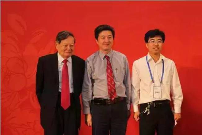 Giáo sư Dương Chấn Ninh (trái) cho rằng, việc Trương Thủ Thịnh được trao giải Nobel chỉ còn là vấn đề thời gian Giáo sư Dương Chấn Ninh (trái) cho rằng, việc Trương Thủ Thịnh được trao giải Nobel chỉ còn là vấn đề thời gian