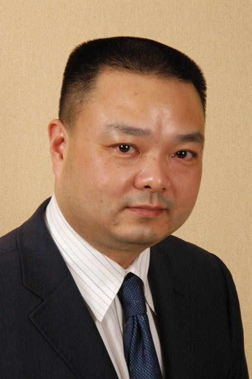 Mạnh Bình, con trai thứ của ông Nhiệm Chính Phi. Mạnh Bình, con trai thứ của ông Nhiệm Chính Phi.