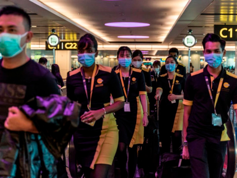 Từ ngày 12/4, đeo khẩu trang đã trở thành biện pháp bắt buộc đối với tất cả mọi người Singapore khi ra ngoài (Ảnh: Nanyang).