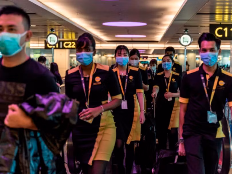 Từ ngày 12/4, đeo khẩu trang đã trở thành biện pháp bắt buộc đối với tất cả mọi người Singapore khi ra ngoài (Ảnh: Nanyang).