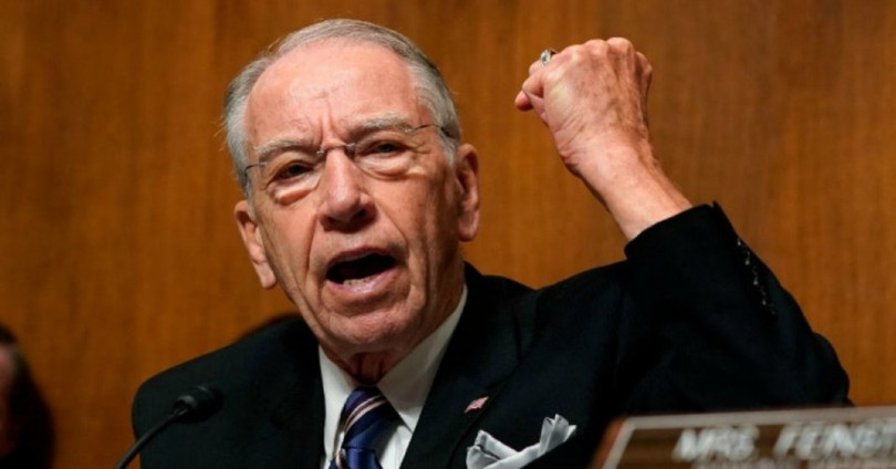Thượng nghị sĩ Chuck Grassley, Chủ tịch Ủy ban Tài chính Thượng viện Mỹ gửi thư chất vấn ông Tedros Adhanom về 6 vấn đề liên quan đến vai trò của WHO trong dịch bệnh và quan hệ giữa WHO với Trung Quốc (Ảnh: Getty). Thượng nghị sĩ Chuck Grassley, Chủ tịch Ủy ban Tài chính Thượng viện Mỹ gửi thư chất vấn ông Tedros Adhanom về 6 vấn đề liên quan đến vai trò của WHO trong dịch bệnh và quan hệ giữa WHO với Trung Quốc (Ảnh: Getty).