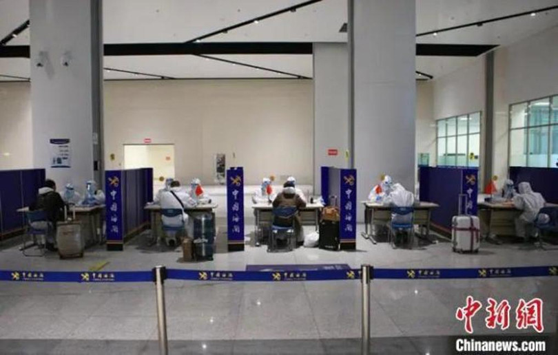 Người Trung Quốc từ Nga nhập cảnh qua cửa khẩu Tuy Phần Hà đều phải khai báo y tế và cách ly (Ảnh: CNS). Người Trung Quốc từ Nga nhập cảnh qua cửa khẩu Tuy Phần Hà đều phải khai báo y tế và cách ly (Ảnh: CNS).