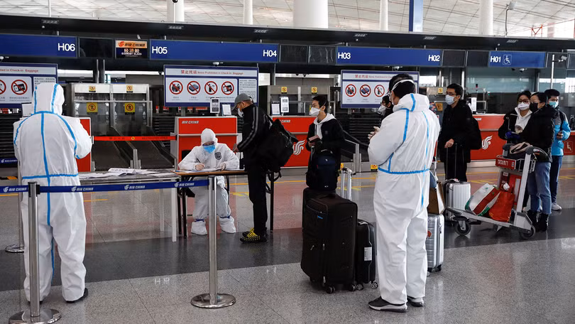 Người nhập cảnh hiện đang là nguồn lây nhiễm nghiêm trọng ở Trung Quốc (Ảnh: JFDaily). Người nhập cảnh hiện đang là nguồn lây nhiễm nghiêm trọng ở Trung Quốc (Ảnh: JFDaily).