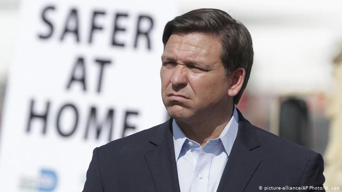 Thống đốc bang Florida Ron De Santis từ chối cho phép hành khách trên tàu Zaandan được lên bờ vì lo sợ dịch bệnh lây lan (Ảnh: AP). Thống đốc bang Florida Ron De Santis từ chối cho phép hành khách trên tàu Zaandan được lên bờ vì lo sợ dịch bệnh lây lan (Ảnh: AP).