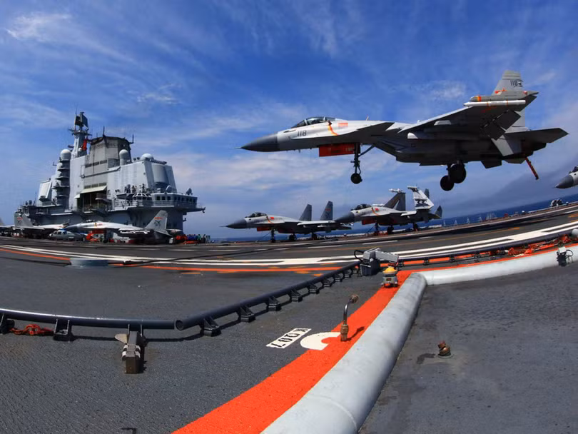 Tau sân bay Liêu Ninh đi vòng quanh Đài Loan và vào Biển Đông giữa lúc đại dịch đang hoành hành khắp thế giới (Ảnh: Tân Hoa xã).