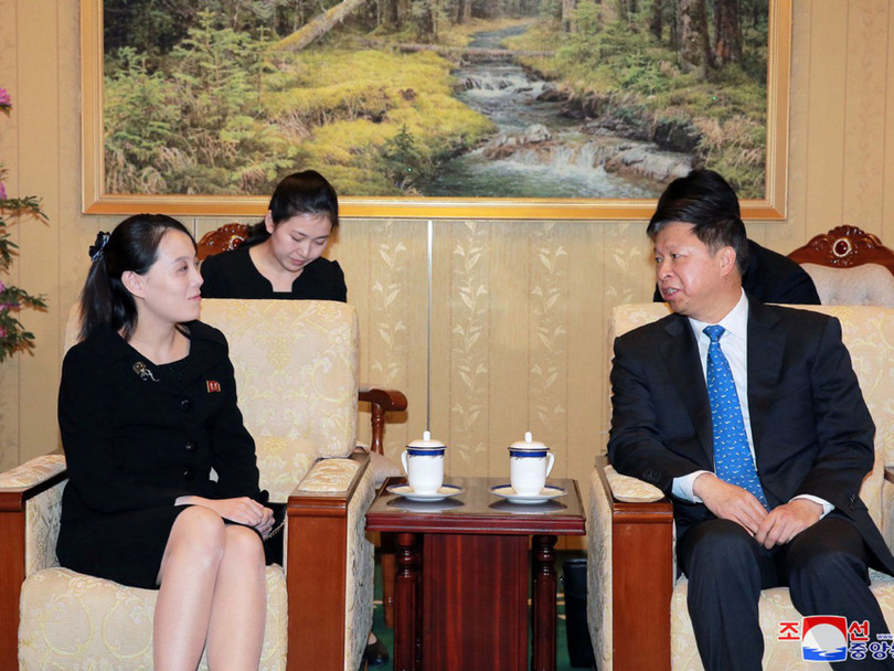 Bà Kim Yo-jong tiếp ông Tống Đào, Trưởng Ban đối ngoại Trung ương Trung Quốc tháng 4/2018 (Ảnh: KCNA).