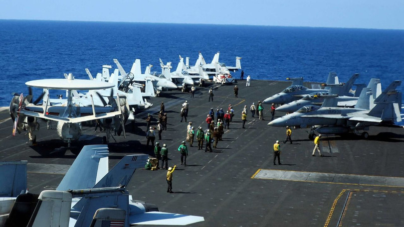 Đã có hơn 100 thành viên thủy thủ đoàn trên tàu sân bay USS Roosevelt bị nhiễm COVID-19 (Ảnh: AP).