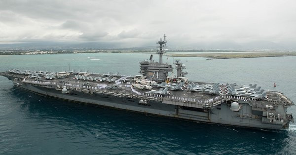 Tàu sân bay Roosevelt hiện đã phải buông neo ở Guam do bị dịch bệnh COVID-19 tấn công (Ảnh: US Navy)