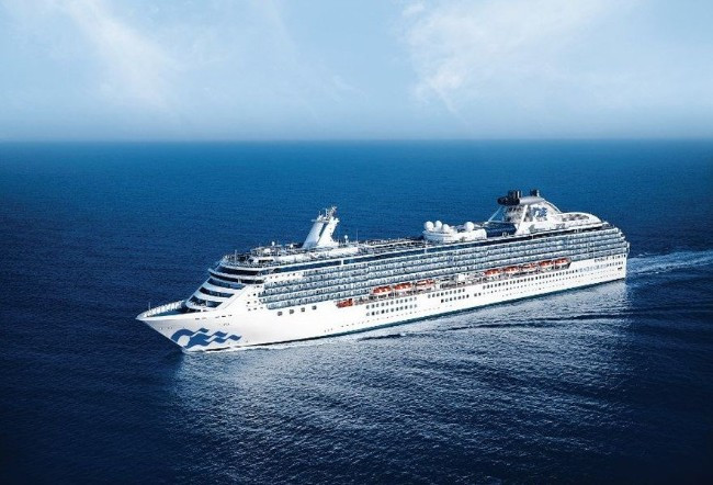 Tàu Coral Princess với gần 2 ngàn hành khách và thủy thủ đoàn đã trở thành ổ dịch (Ảnh: Guancha).