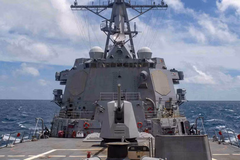 Khu trục hạm USS Mustin của Mỹ đi xuyên eo biển Đài Loan hôm 18/8 (Ảnh: US Navy). Khu trục hạm USS Mustin của Mỹ đi xuyên eo biển Đài Loan hôm 18/8 (Ảnh: US Navy).