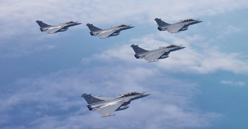 Để tăng cường khả năng quốc phòng, Ấn Độ mới đây đã mua thêm nhiều chiến đấu cơ Rafale hiện đại của Pháp (Ảnh: Indian Air Force). Để tăng cường khả năng quốc phòng, Ấn Độ mới đây đã mua thêm nhiều chiến đấu cơ Rafale hiện đại của Pháp (Ảnh: Indian Air Force).