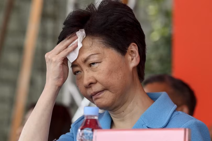 Bà Carrie Lam, Trưởng quan Đặc khu hành chính Hồng Kông thừa nhận các thẻ tín dụng của bà đã bị vô hiệu do bị Mỹ áp đặt lệnh trừng phạt (Ảnh: SCMP).