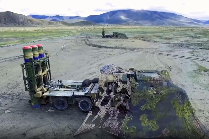 Trung Quốc triển khai nhiều vũ khí, trang thiết bị quân sự hiện đại đến gần biên giới với Ấn Độ (Ảnh: CCTV). Trung Quốc triển khai nhiều vũ khí, trang thiết bị quân sự hiện đại đến gần biên giới với Ấn Độ (Ảnh: CCTV).