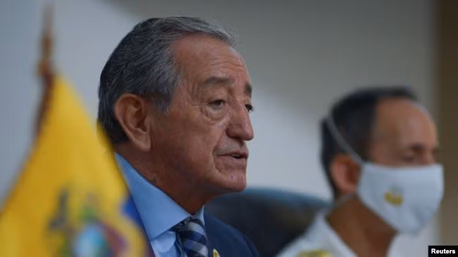 Bộ trưởng Quốc phòng Ecuador Oswaldo Jarrin tố cáo tàu cá Trung Quốc tắt tín hiệu định vị vệ tinh để trốn tránh sự giám sát của lực lượng chấp pháp nước ông (Ảnh: Reuters).