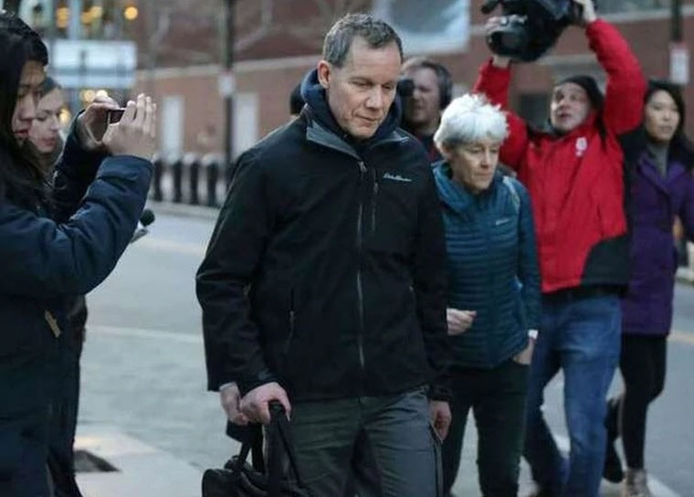 ông Charles Lieber, cựu Chủ nhiệm khoa Hóa và Sinh Hóa, Đại học Harvard bị FBI bắt vì tham gia “Kế hoạch ngàn người” của Trung Quốc mà không khai báo (Ảnh: Apple Daily). ông Charles Lieber, cựu Chủ nhiệm khoa Hóa và Sinh Hóa, Đại học Harvard bị FBI bắt vì tham gia “Kế hoạch ngàn người” của Trung Quốc mà không khai báo (Ảnh: Apple Daily).