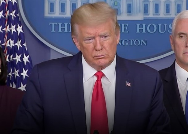 Ông Trump hết lời chê bai liên danh Joe Biden - Kamala Harris và gọi bà Kalama Harris là "kẻ lừa đảo" (Ảnh: Đông Phương). Ông Trump hết lời chê bai liên danh Joe Biden - Kamala Harris và gọi bà Kalama Harris là "kẻ lừa đảo" (Ảnh: Đông Phương).