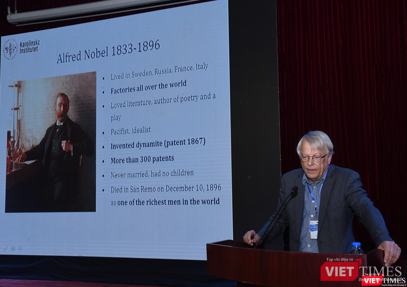 GS. Lars Olsen - Chủ tịch Ủy ban xét tặng giải Nobel Y sinh học 