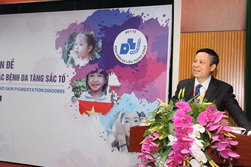 PGS.TS. Nguyễn Văn Thường - Giám đốc Bệnh viện Da liễu Trung ương phát biểu tại hội thảo