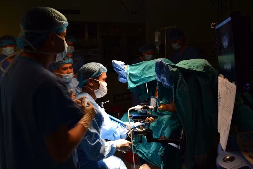 Điều trị cho bệnh nhân ung thư bằng kỹ thuật hiện đại tại BV Bạch Mai